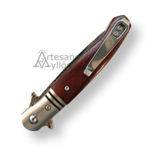 Navaja Salamandra Tek 835525 cerrada, vista del reverso con clip metálico para bolsillo sujeto al mango de madera cocobolo.
