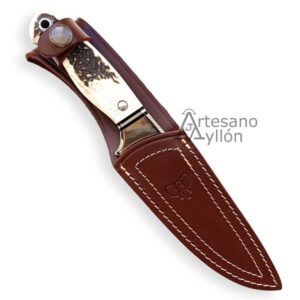 Cuchillo Rhyno Hunter 248-C enfundado en funda de cuero