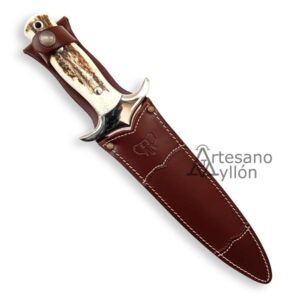 Cuchillo de remate Facochero 105-C enfundado en funda marrón de cuero
