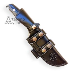 Cuchillo J&V Caimán 1372-TRF1 enfundado en funda de piel negra táctica