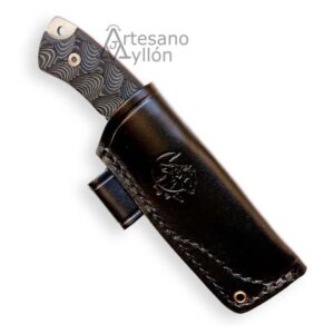 Cuchillo J&V Nano 2.0 enfundado en funda de piel negra