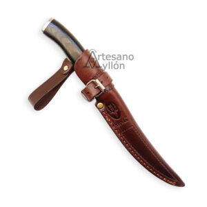 Cuchillo Muela FP-15M enfundado en su funda de cuero marrón