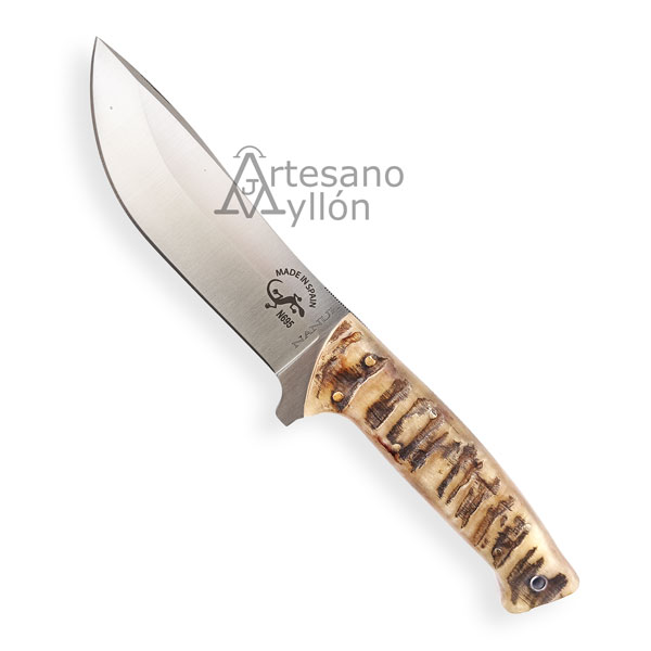 Cuchillo Salamandra Nanuk 501453 con hoja de acero inoxidable Böhler N695 y mango de asta de carnero, rematado con separadores de fibra roja y virola de acero.