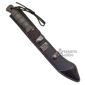 Machete Muela Explorer 32G en su funda de cordura negra con cierre por clip