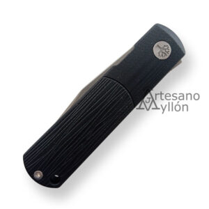 Navaja Böker BRLW G10 110670 cerrada, con mango negro G10 y clip de titanio.