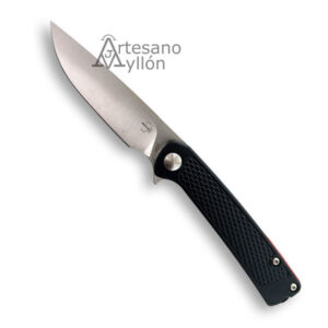 Navaja Boker Plus Fire Ant Black 01BP0026 desplegada, con hoja de acero inoxidable y mango negro texturizado.