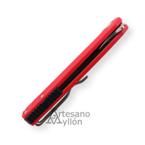 Navaja Boker Plus Fire Ant Red 01BP0008 plegada, vista superior con clip y separador negro.