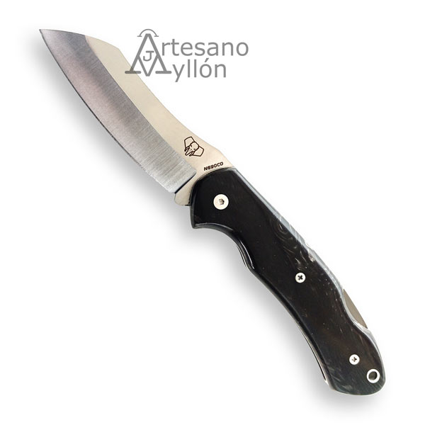 Navaja Cudeman Tundra 346-JN abierta, con hoja satinada y mango de Juma negra pulida.