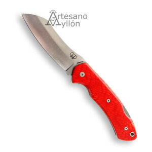 Navaja Cudeman Tundra 346-JR abierta, con hoja satinada y mango de Juma roja escamada.