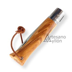Navaja Opinel Néo6 Opiflex cerrada, con mango de madera de olivo y cordón de cuero.