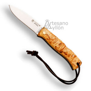 Navaja Joker Ártica NL-156 abierta con hoja de 8 cm en acero 14C28N y mango de abedul rizado con cordón de cuero.