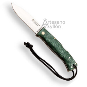 Navaja Joker Ártica NV-156 abierta con hoja de 8 cm y mango de micarta verde con cordón de cuero.