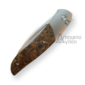Navaja Bastards Alcyon Marbled Gold cerrada mostrando el patrón del FatCarbon dorado.