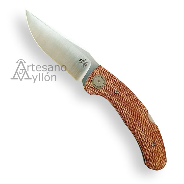 Navaja Bastards Vega abierta con hoja satinada CPM 3V y mango de micarta marrón