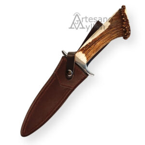 Cuchillo de remate Bueno con funda de cuero marrón