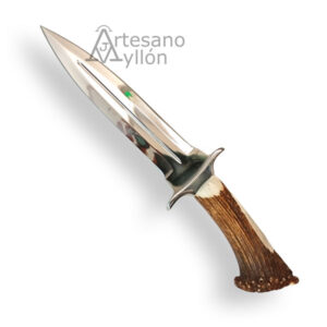 Cuchillo de remate Bueno con hoja clip point y mango de asta de ciervo