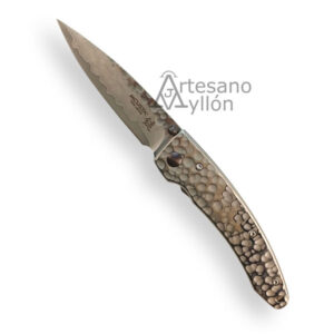 Navaja Mcusta Forge Tsuchi MC-0114D abierta con hoja damasco VG10