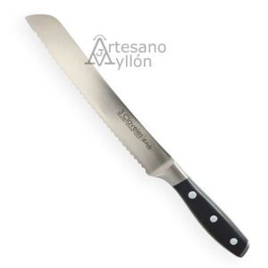 Cuchillo de pan 3 Claveles Toledo 01537 con hoja de acero inoxidable de 20 cm, filo ondulado con dentado pronunciado y acabado pulido mate, mango negro ergonómico de POM con tres remaches metálicos, presentado sobre fondo blanco.