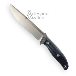 Cuchillo Böker Collection 02MAG2025 con hoja satinada de 152 mm en acero BKR-10 pulvimetalúrgico y mango negro texturizado en G10, diseño full tang, sobre fondo blanco.