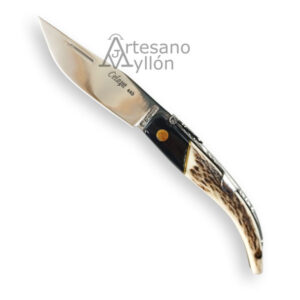 Navaja Celaya Búfalo-Ciervo 2610-BC abierta con hoja de acero inoxidable 440 pulido tradicional y mango combinado de cuerno de búfalo y asta de ciervo.