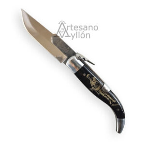Navaja Roncero carraca Nº0 CR0258 Toro abierta, hoja de acero inoxidable MoVa de 85 mm con acabado satinado, mango curvado de asta de toro natural en tonos crema y marrón, virolas de aluminio y palanquilla tradicional visible sobre fondo blanco.