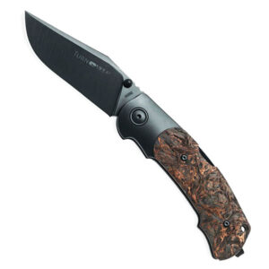 Navaja Viper Turn V5986DFC edición limitada abierta mostrando hoja negra de acero Böhler M390 con acabado PVD satinado y mango ergonómico de titanio con incrustación de fibra de carbono jaspeada en tonos marrones y negros.