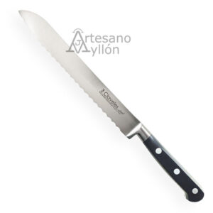 Cuchillo 3 Claveles Forgé 01567 con hoja larga de acero inoxidable semi-mate de 20 cm con filo ondulado dentado y mango negro ergonómico de POM con tres remaches metálicos sobre fondo blanco.