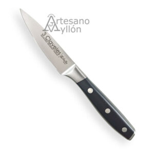 Cuchillo de verduras 3 Claveles Toledo 01530 con hoja de acero inoxidable pulido mate de 9 cm y mango negro ergonómico de POM con tres remaches metálicos, colocado sobre fondo blanco.