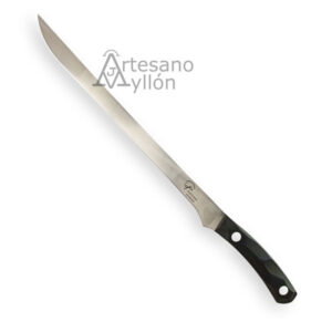Cuchillo jamonero Salamandra modelo 431 con hoja larga y estrecha de acero inoxidable MoVa 1.4116 de 26 cm y mango oscuro de micarta con dos remaches metálicos sobre fondo claro.