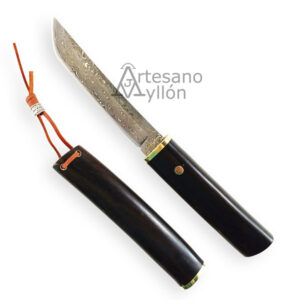 Cuchillo Tramuntana Tanto H1201N con funda de ébano y cordón, mostrando conjunto completo con hoja damasco