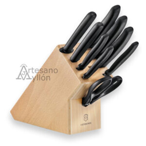 Juego de cocina Victorinox Swiss Classic 671939 con cuchillos de mango negro ergonómico colocados en taco de madera de haya, incluyendo tijeras, tenedor para trinchar y chaira para afilado.