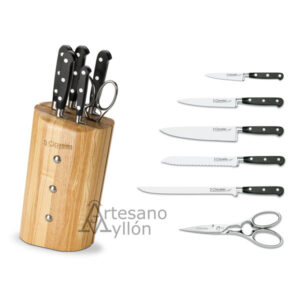 Juego de cocina 3 Claveles Forgé 01667 con cinco cuchillos profesionales y tijeras de cocina colocados en taco de madera de fresno, con mangos negros ergonómicos de POM con remaches metálicos y hojas de acero inoxidable.