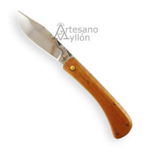 Navaja Third Corsa K2925F abierta con hoja de acero 420 acabado brillo espejo, filo liso y mango de madera africana con detalles metálicos.