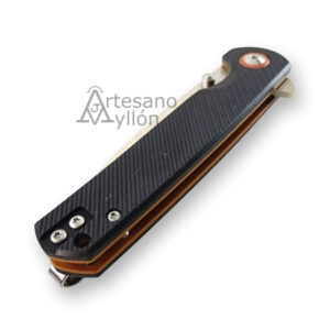 Navaja Third Thunder K2477N cerrada con mango negro de G10 texturizado, estructura interna visible y diseño compacto táctico.