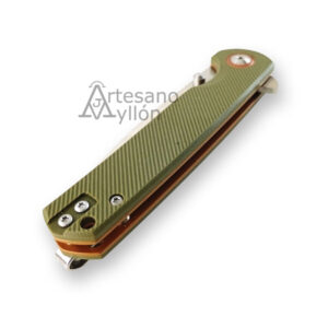 Navaja Third Thunder K2477V cerrada con mango verde G10 texturizado, separadores internos visibles y diseño compacto táctico.
