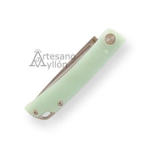 Navaja Böker Plus Celos G10 Jade 01BO179 con hoja de acero 440C de 6,5 cm, mango G10 verde translúcido, cierre Slipjoint y peso de 32 g.