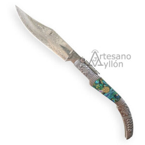 Navaja Tramuntana La Serrana N133DV de carraca, hoja damasco VG10 de 67 capas y 13 cm, mango de abulón y acrílico con virolas decoradas.