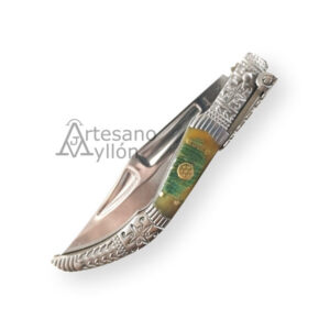 Navaja Tramuntana Tragabuches N131T de carraca, hoja de acero 440 de 9 cm, mango de cuerno de carnero y virolas decoradas. Con caja.