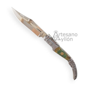 Navaja Tramuntana Tragabuches N131T de carraca, hoja de acero 440 de 9 cm, mango de cuerno de carnero y virolas decoradas. Con caja.